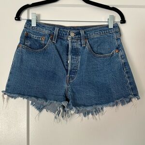 Levi’s 501 Original dark wash raw hem shorts 26 women’s